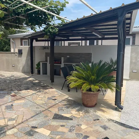 In Mit Garten Und Terrasse * Fažana